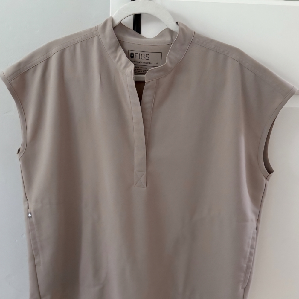 FIGS RAFAELA BOULDER SCRUB TOP